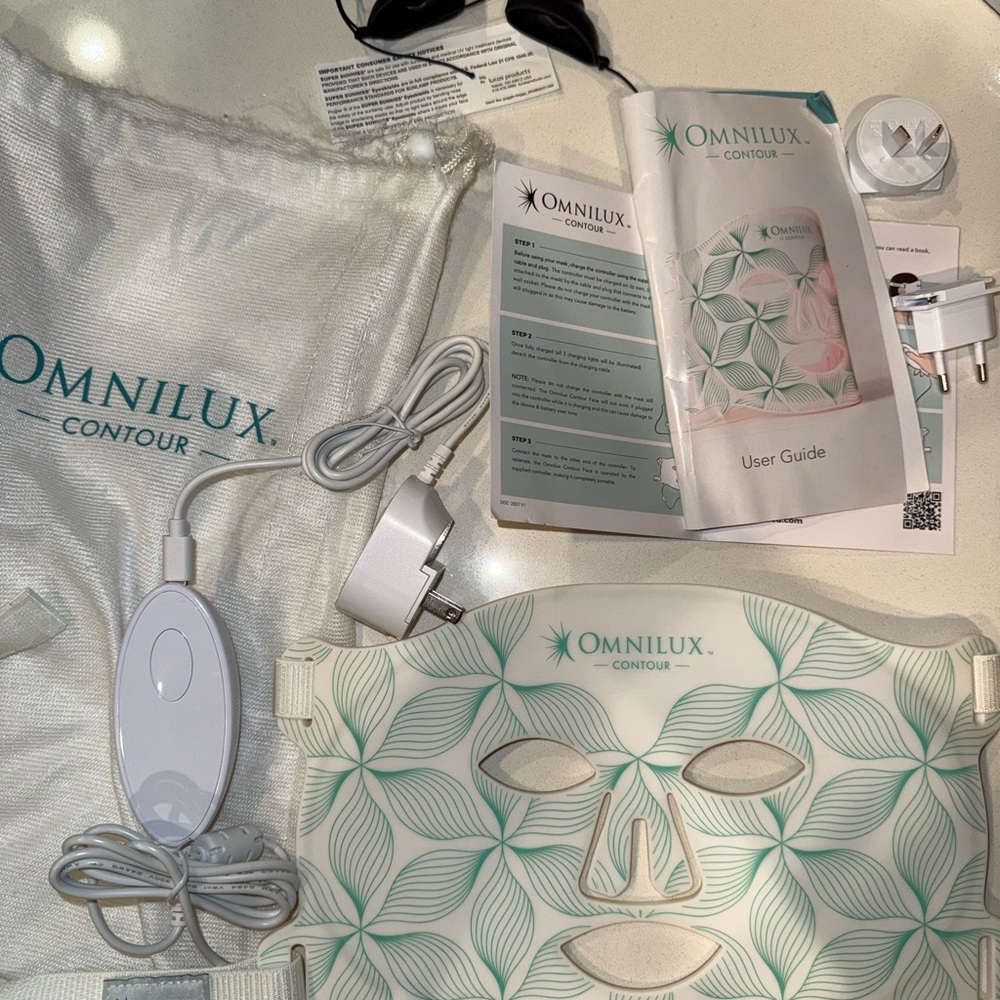 Omnilux Contour LED Face Mask - White and Green